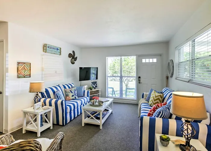 Walk To Beach: New Smyrna Beach Abode W/ Bbq!