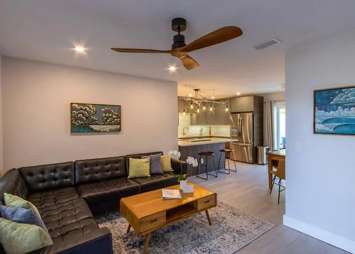 New! Stylish & Cozy Sea Grape Near Beach & Flagler